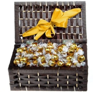 Kuferek pralinek Lindt Lindor Trufle Białe 1kg