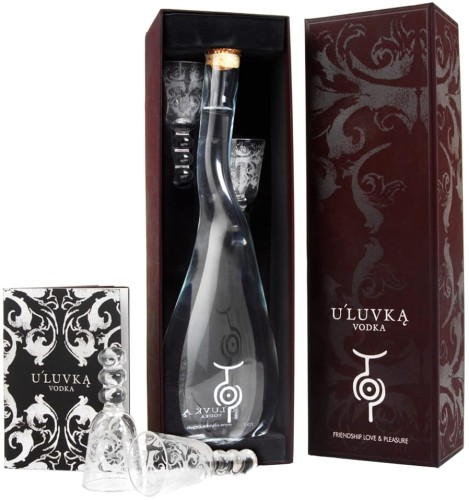 ULUVKA-VODKA-0,7L---2-KIELISZKI.jpg
