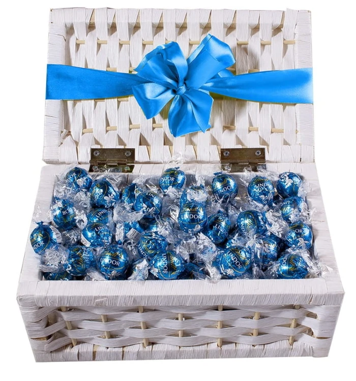 Kuferek Lindor Milk & White.jpg