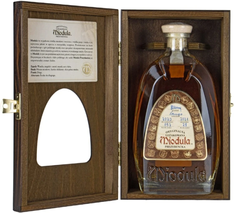 miodula-prezydencka-500-ml-w-drewnianej-skrzynce.jpg